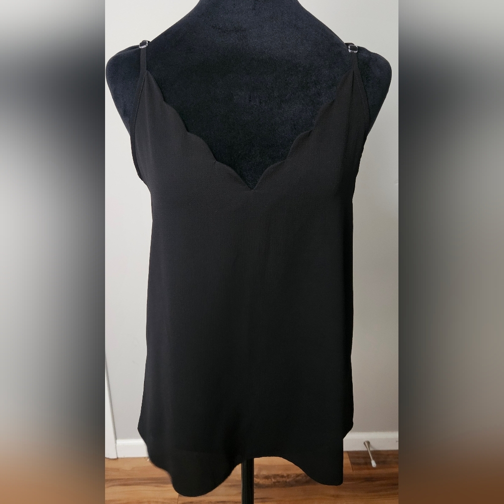Space46 Boutique Black V-Neck Scallop Neckline Cami w/ Adjustable Straps- Size S